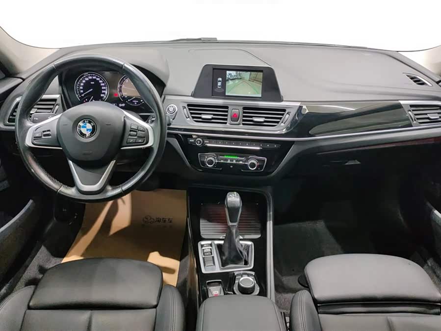 BMW 1 Series 2018 — фото 12