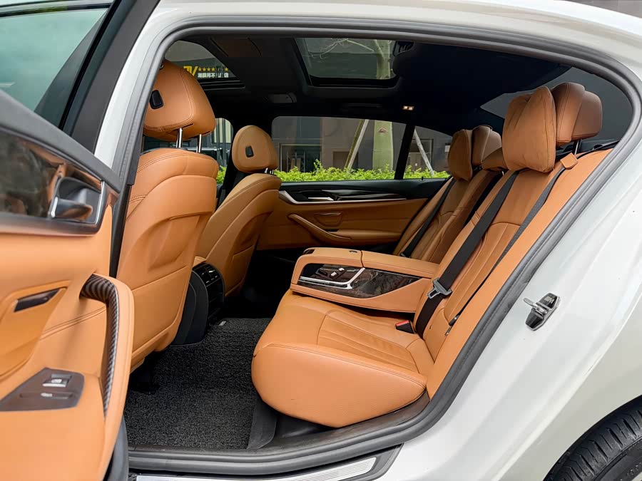 BMW 5 Series 2018 — фото 20