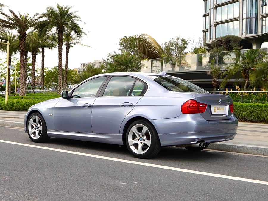 BMW 3 Series 2010 — фото 11