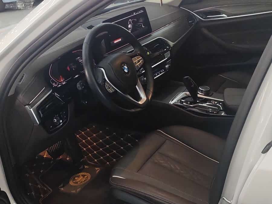 BMW 5 Series 2021 — фото 14
