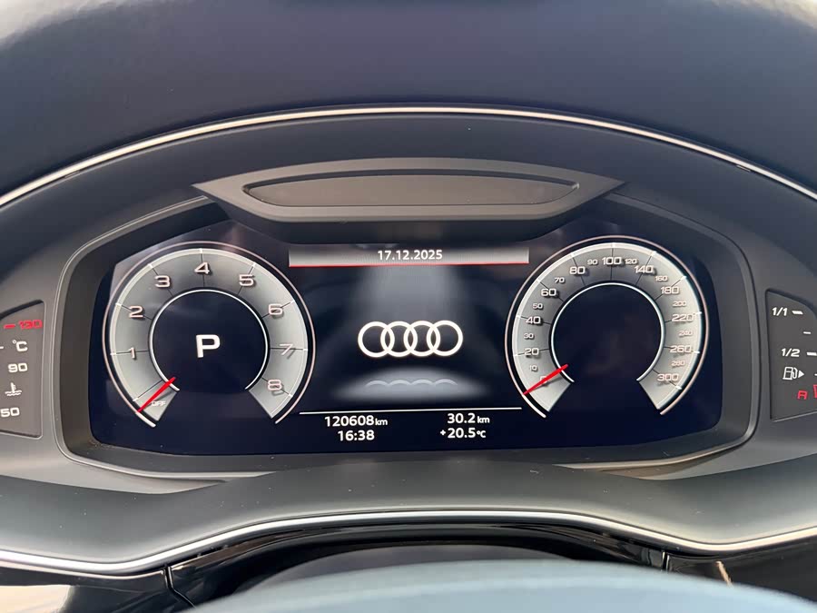 Audi Q7 2023 — фото 12