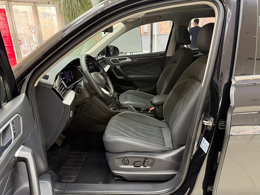 Volkswagen Tiguan L 2023 — фото 16