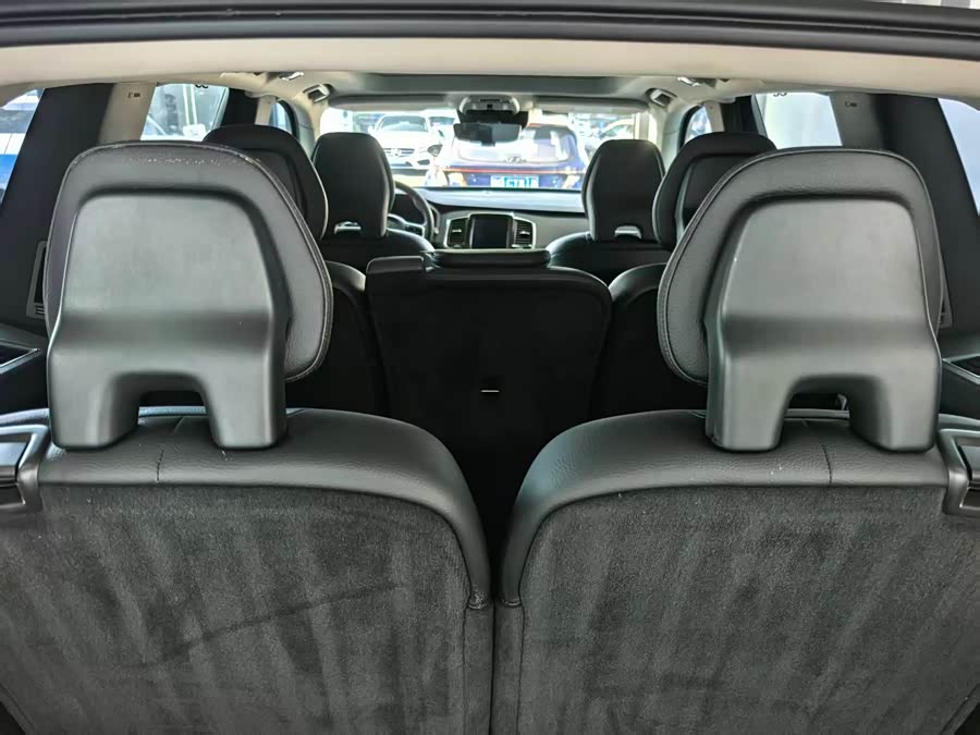 Volvo XC90 2019 — фото 19
