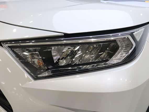 Geely Emgrand 2025 — фото 12