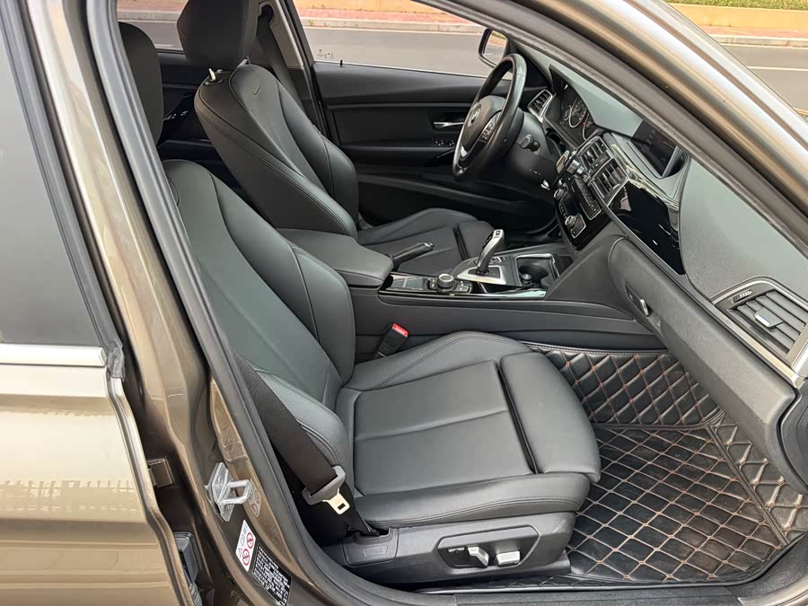 BMW 3 Series 2018 — фото 13