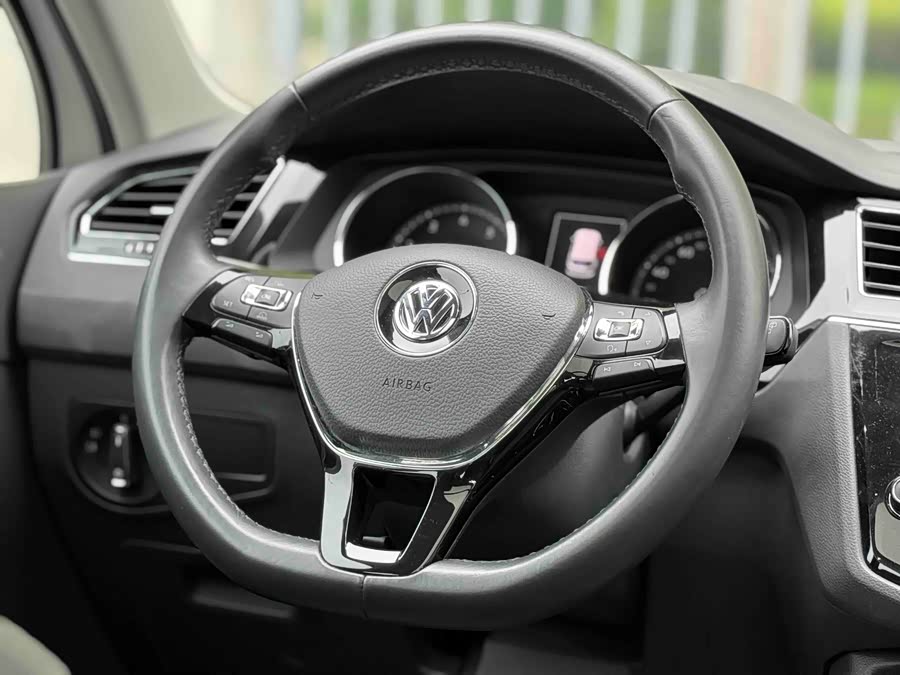 Volkswagen Tiguan L 2017 — фото 9