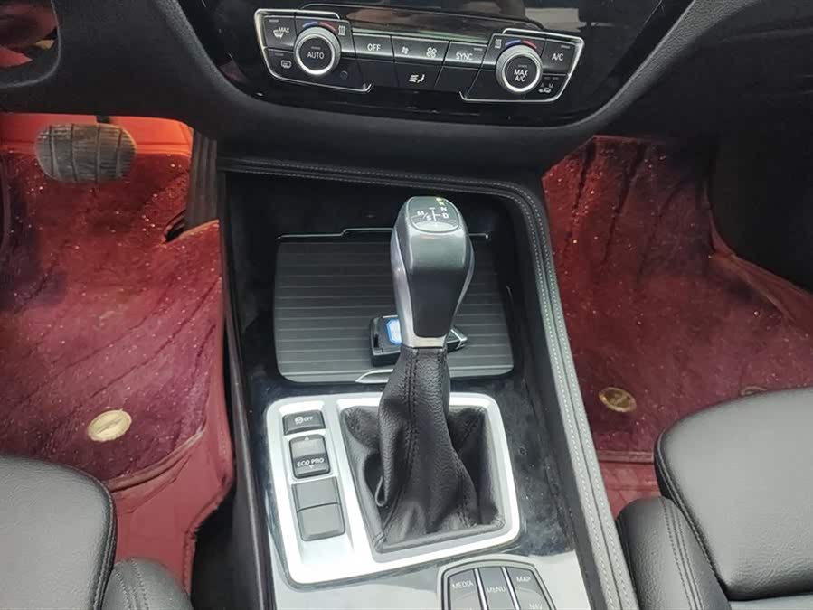 BMW 1 Series 2018 — фото 16