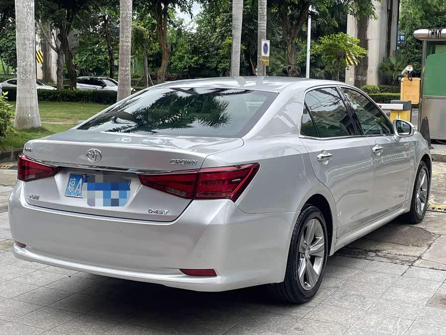 Toyota Crown 2015 — фото 9