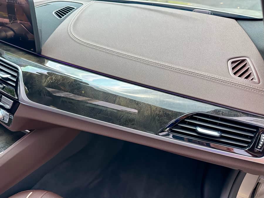 BMW 5 Series 2021 — фото 19