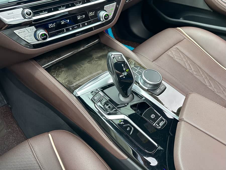 BMW 5 Series 2021 — фото 13