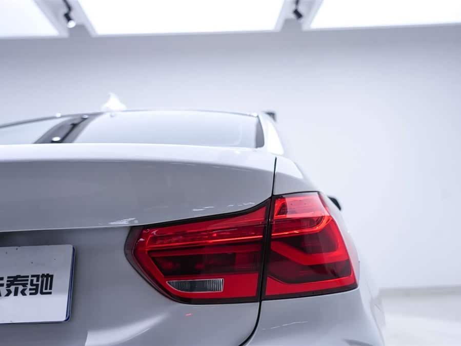 BMW 1 Series 2022 — фото 10