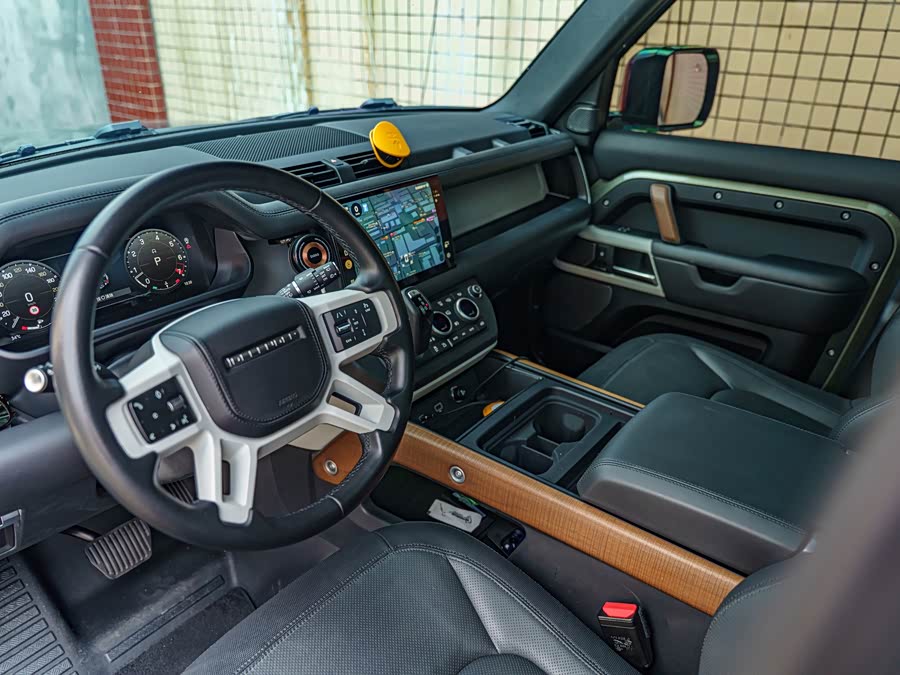 Land Rover Defender 2023 — фото 11
