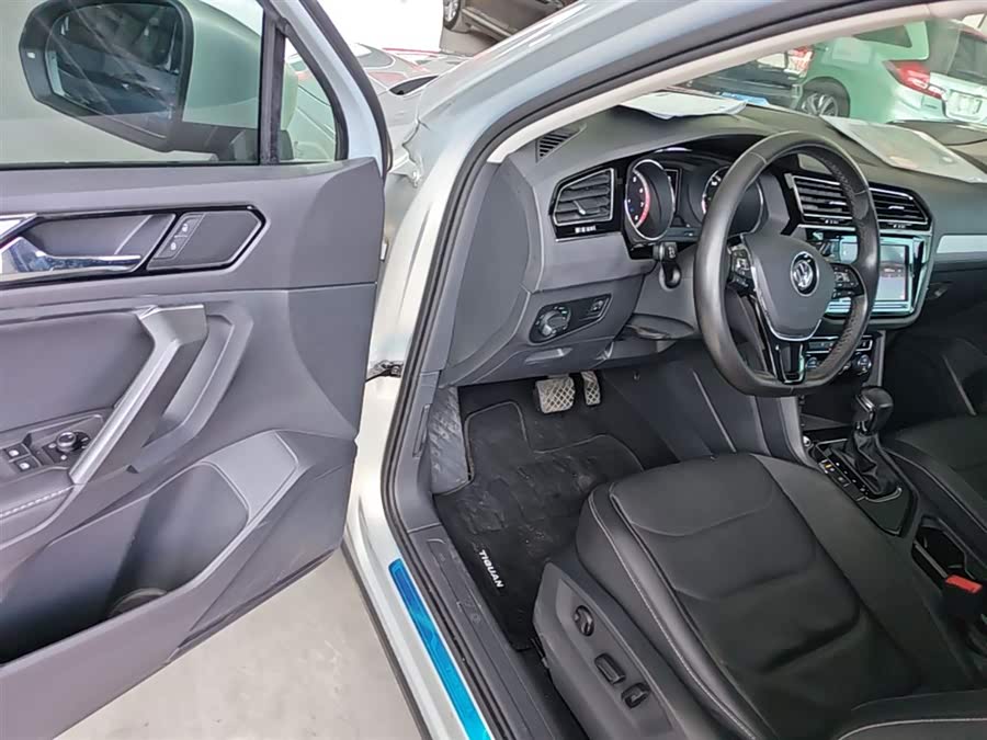 Volkswagen Tiguan L 2018 — фото 16