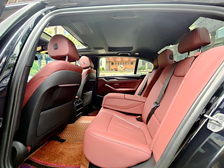 BMW 5 Series 2021 — фото 19