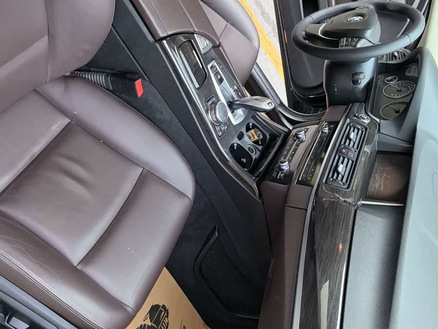 BMW 5 Series 2014 — фото 12