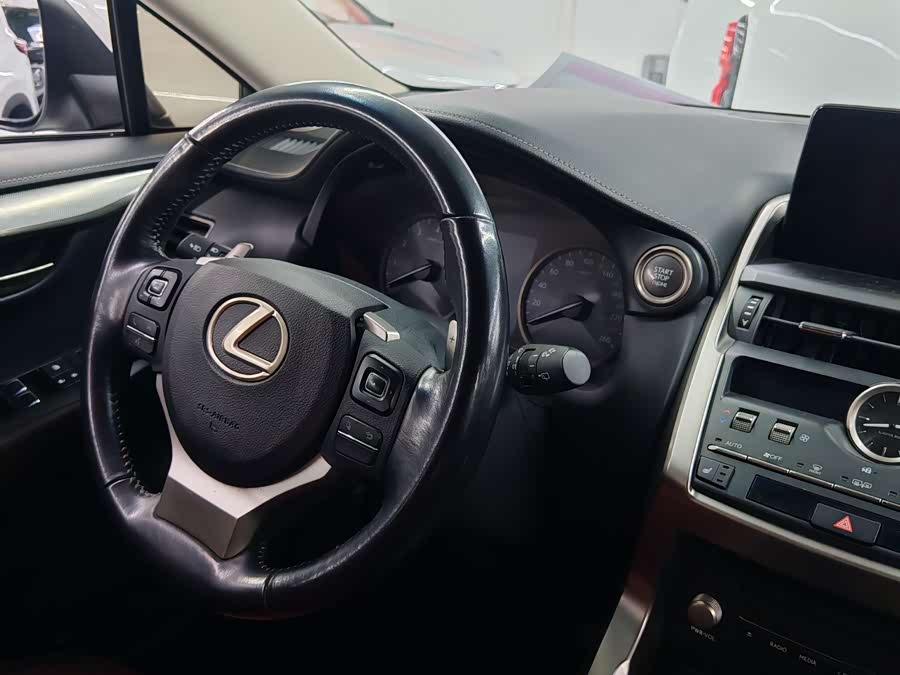 Lexus NX 2018 — фото 13