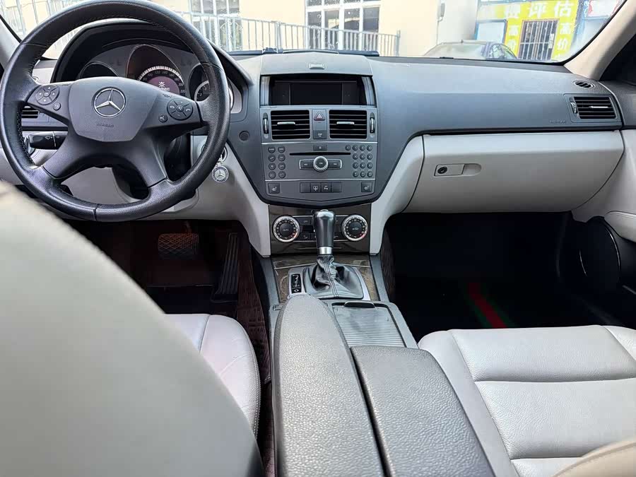 Mercedes-Benz C-Class 2010