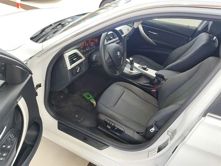 BMW 3 Series 2015 — фото 16