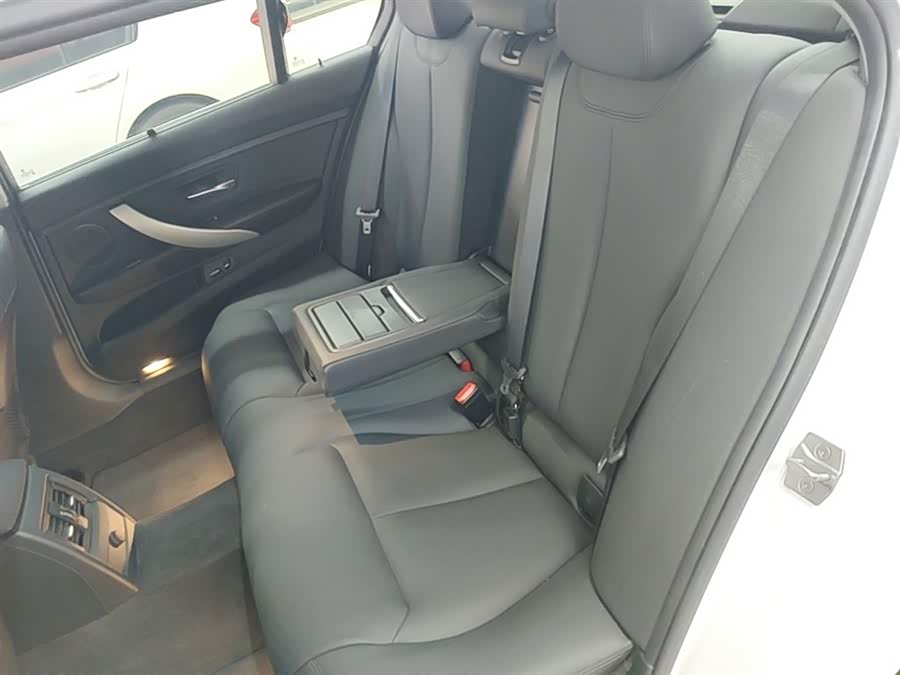 BMW 3 Series 2015 — фото 17