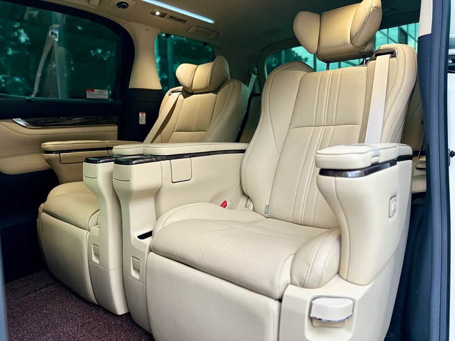 Toyota Alphard 2021 — фото 10