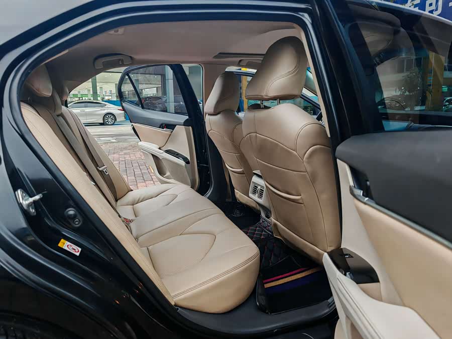 Toyota Camry 2018 — фото 8