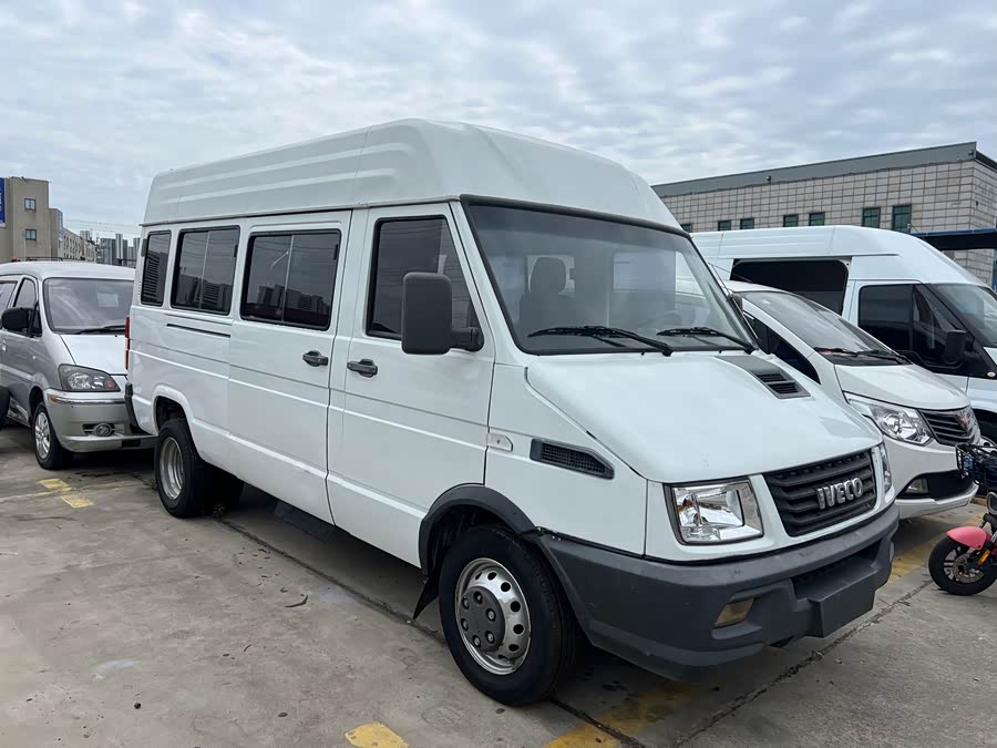 Iveco Proud 2022