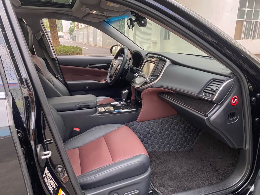 Toyota Crown 2018 — фото 13