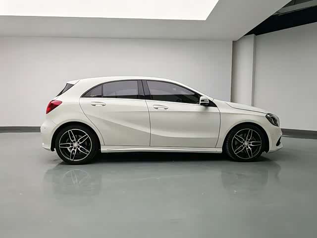 Mercedes-Benz A-Class 2016 — фото 17