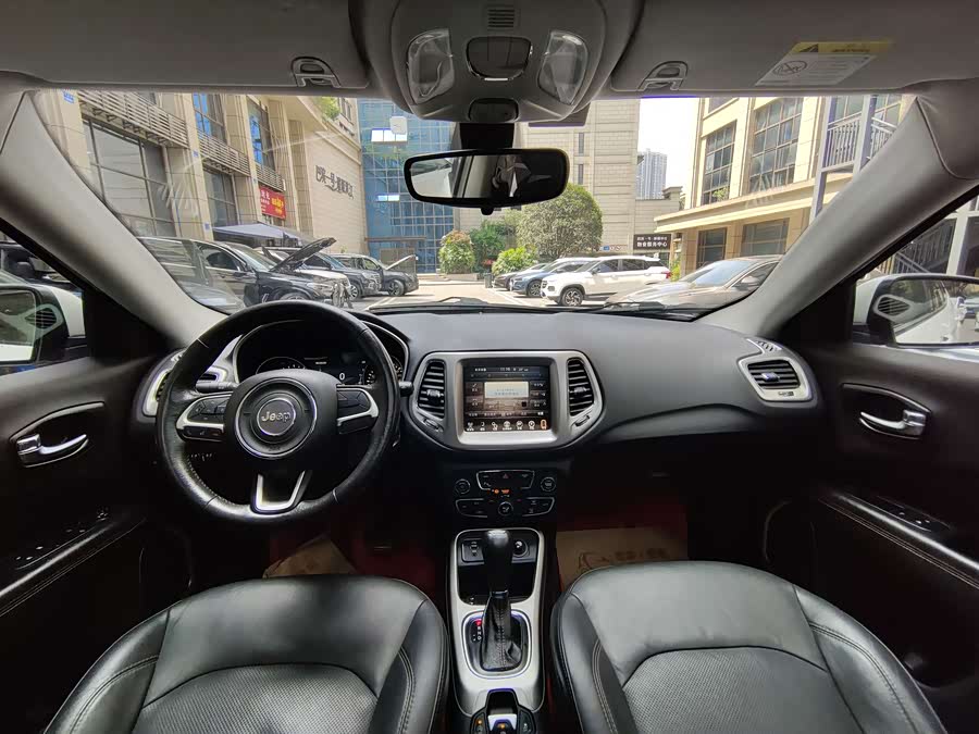 Jeep Compass 2017 — фото 13