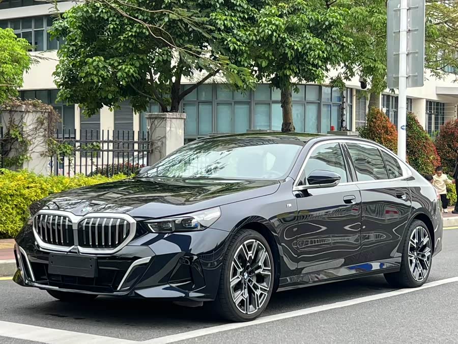 BMW 5 Series 2025