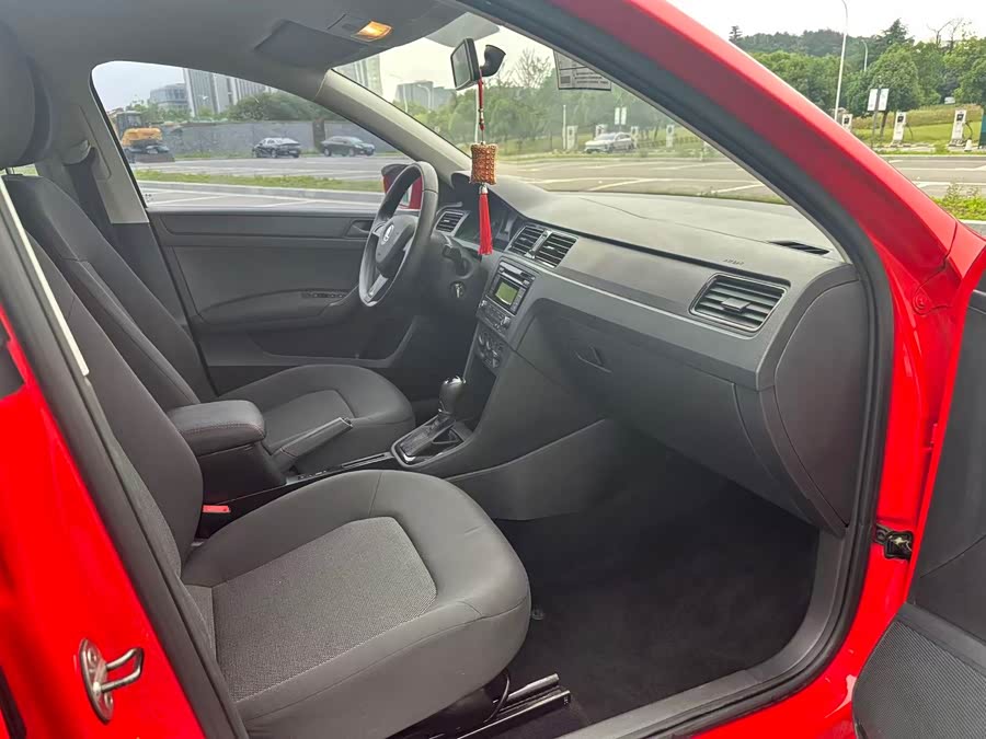 Skoda Rapid Spaceback 2014 — фото 11