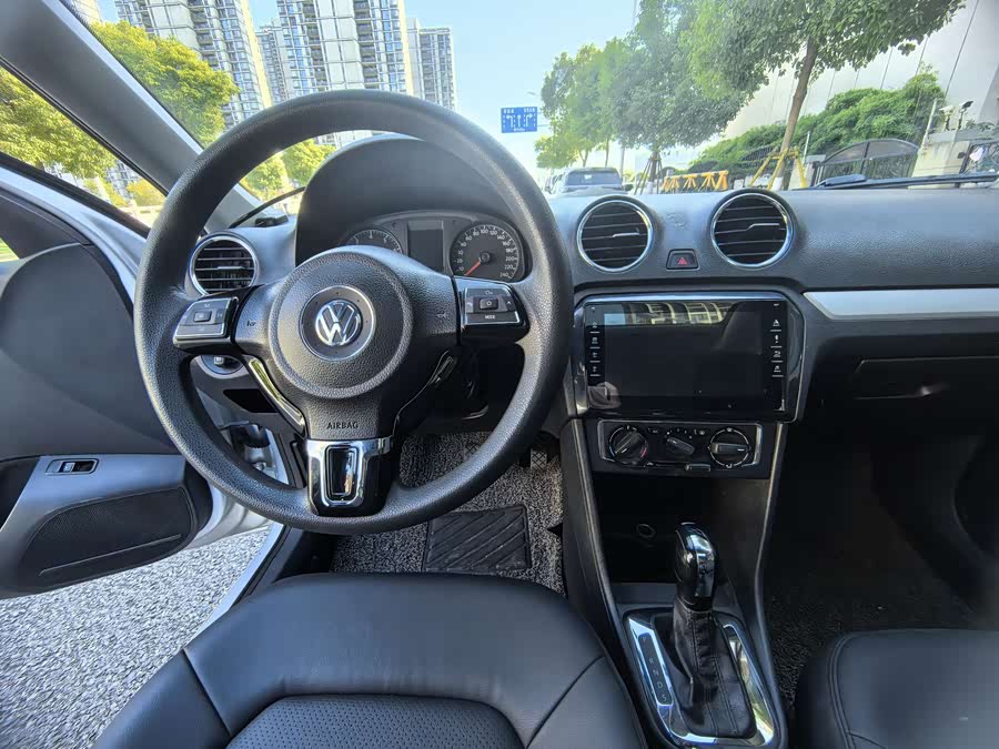Volkswagen Jetta 2015 — фото 10
