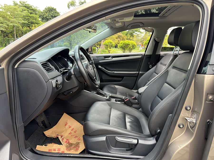 Volkswagen Sagitar 2018