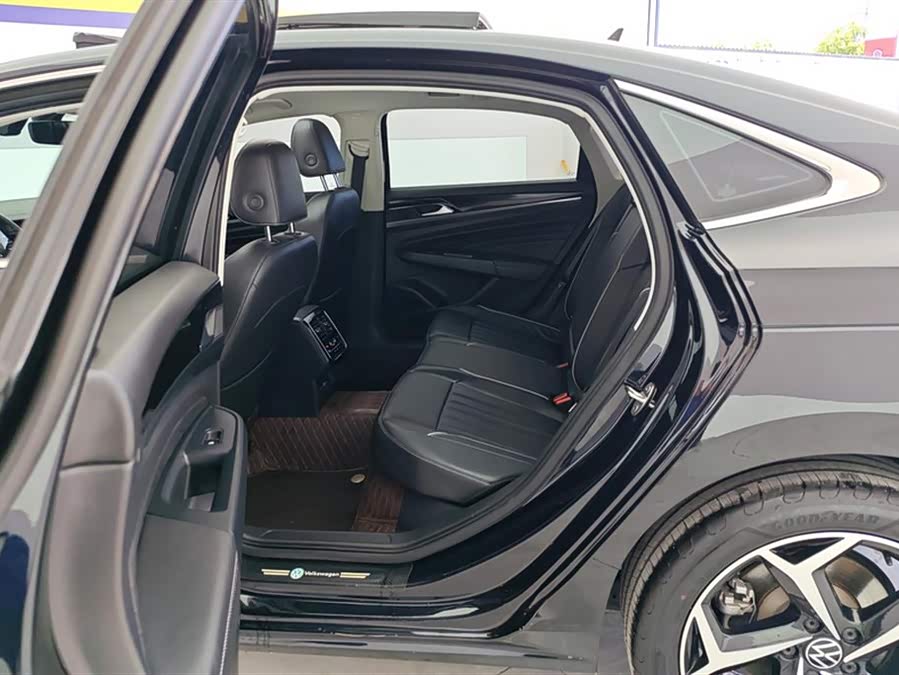 Volkswagen Passat 2023 — фото 11