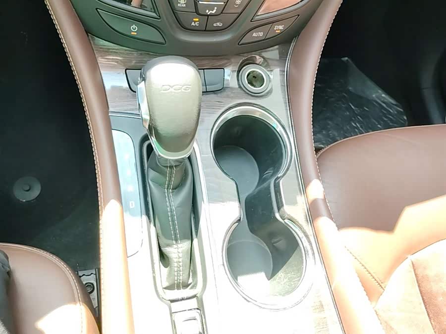 Buick Envision Plus 2017 — фото 14
