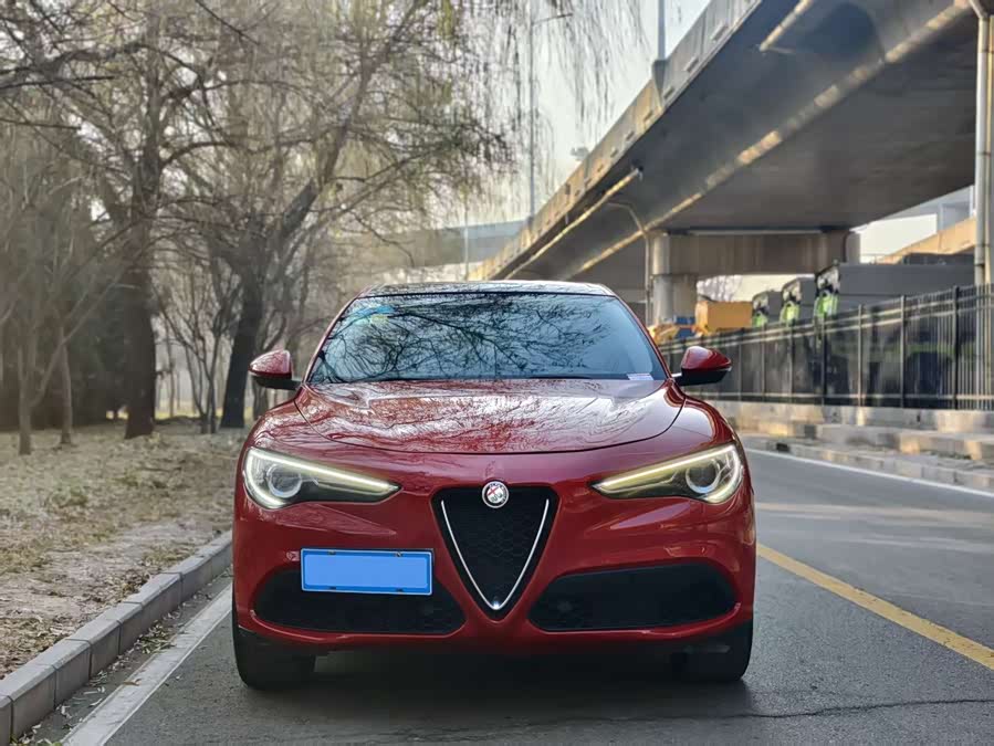 Alfa Romeo Stelvio 2017