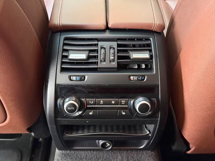 BMW 5 Series 2015 — фото 34