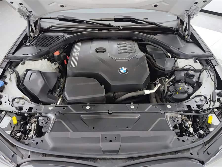 BMW 3 Series 2025 — фото 10