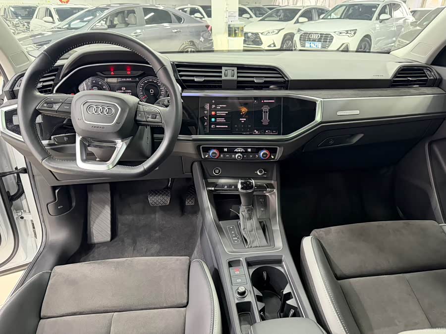 Audi Q3 2022 — фото 16