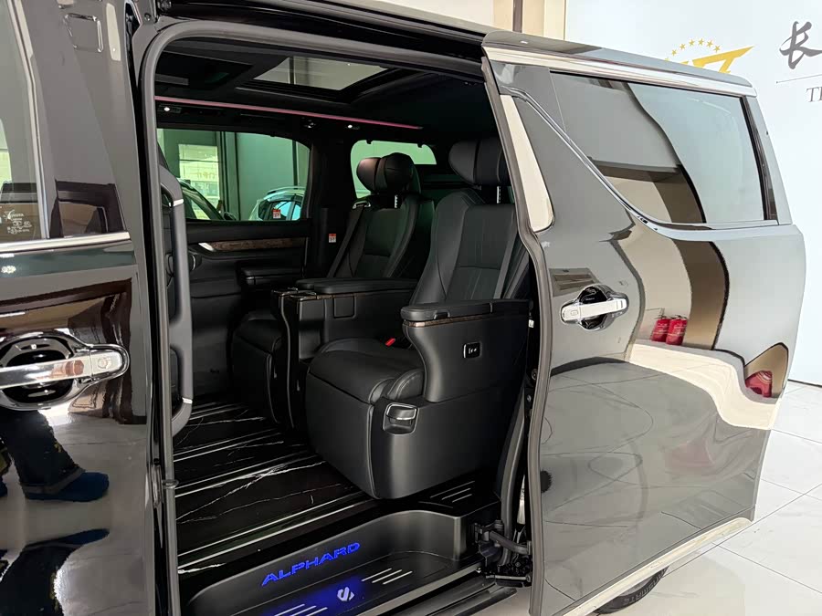 Toyota Alphard 2021 — фото 8