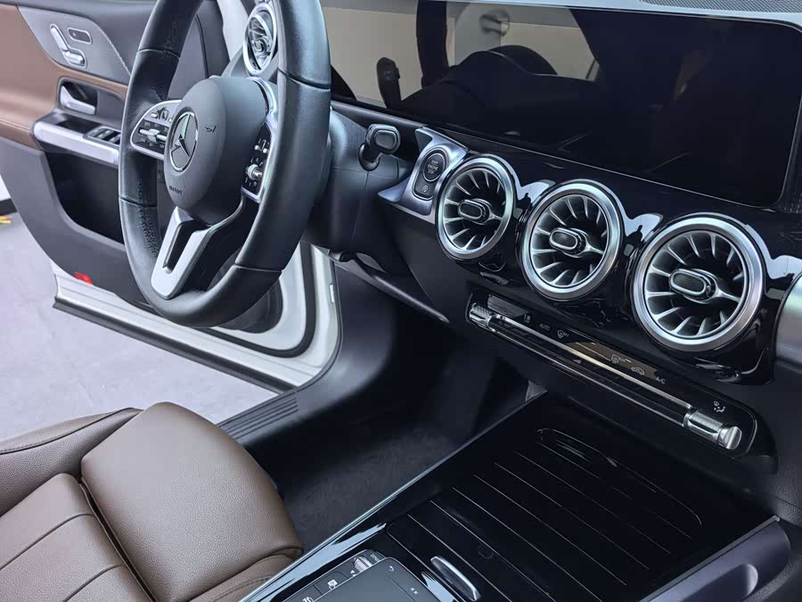 Mercedes-Benz GLB 2023 — фото 13