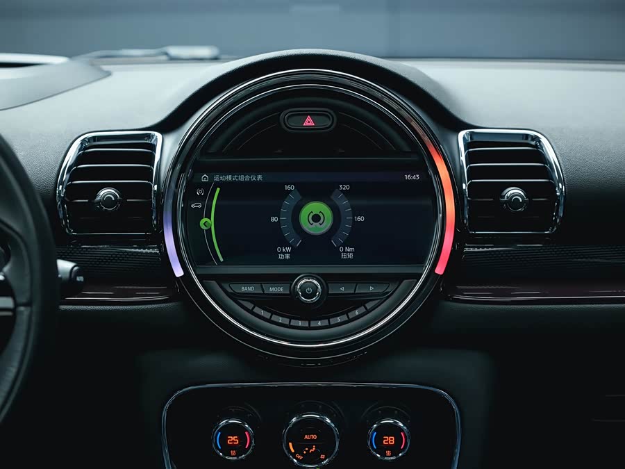 MINI Clubman 2016 — фото 19