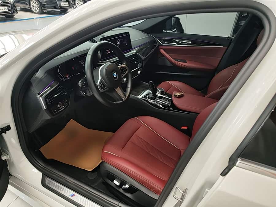 BMW 5 Series 2022 — фото 16