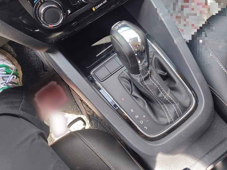 Volkswagen Sagitar 2016