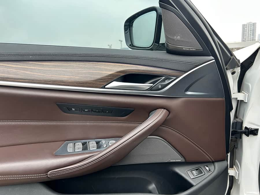 BMW 5 Series New Energy 2019 — фото 9