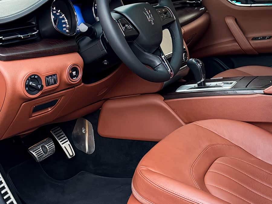 Maserati Quattroporte 2015 — фото 14