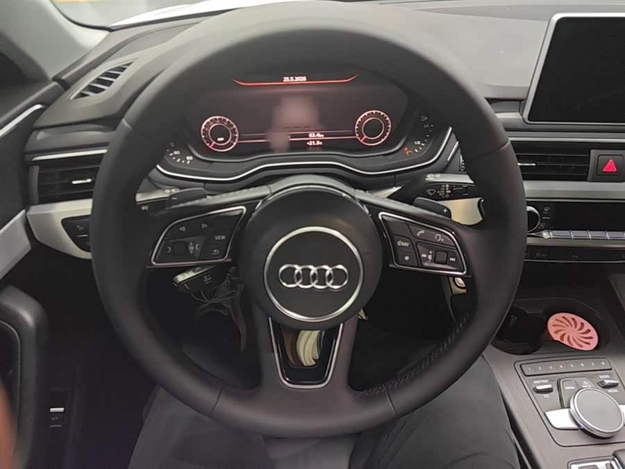 Audi A4L 2018 — фото 11
