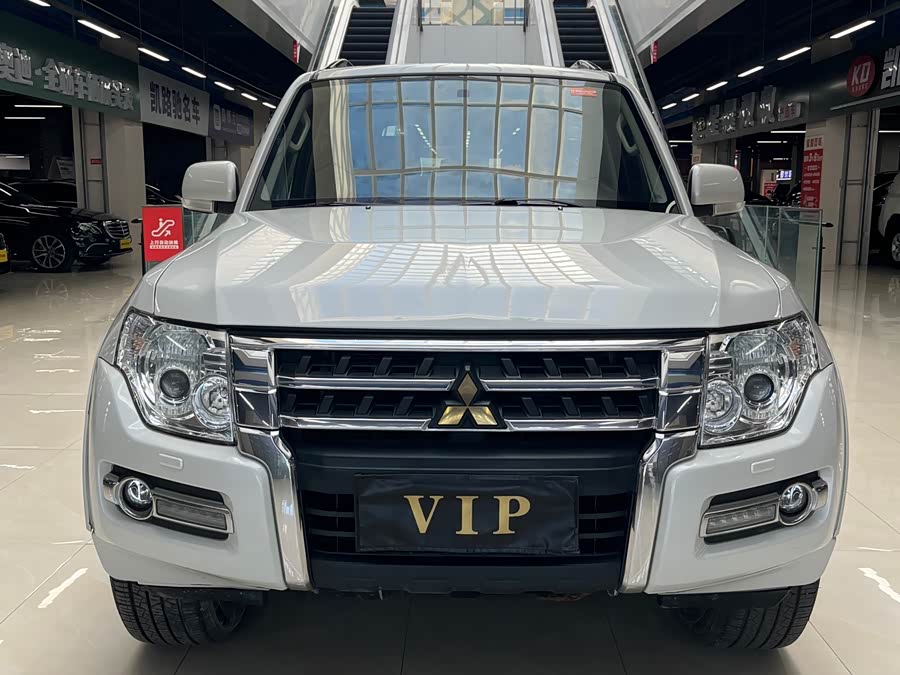 Mitsubishi Pajero 2016
