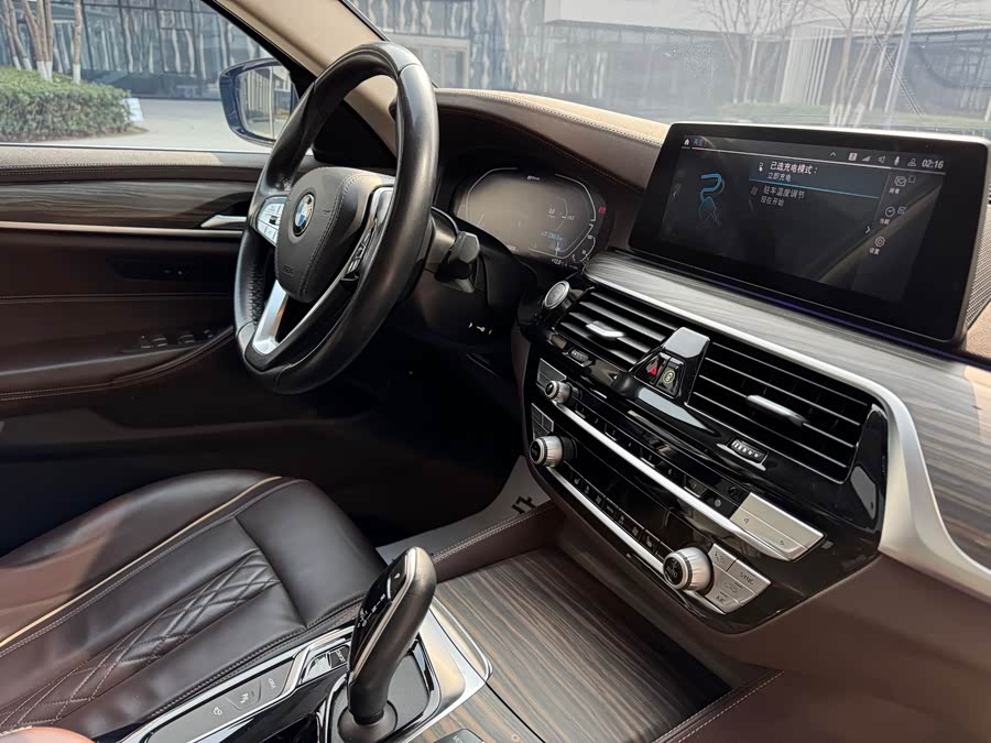 BMW 5 Series New Energy 2020 — фото 20