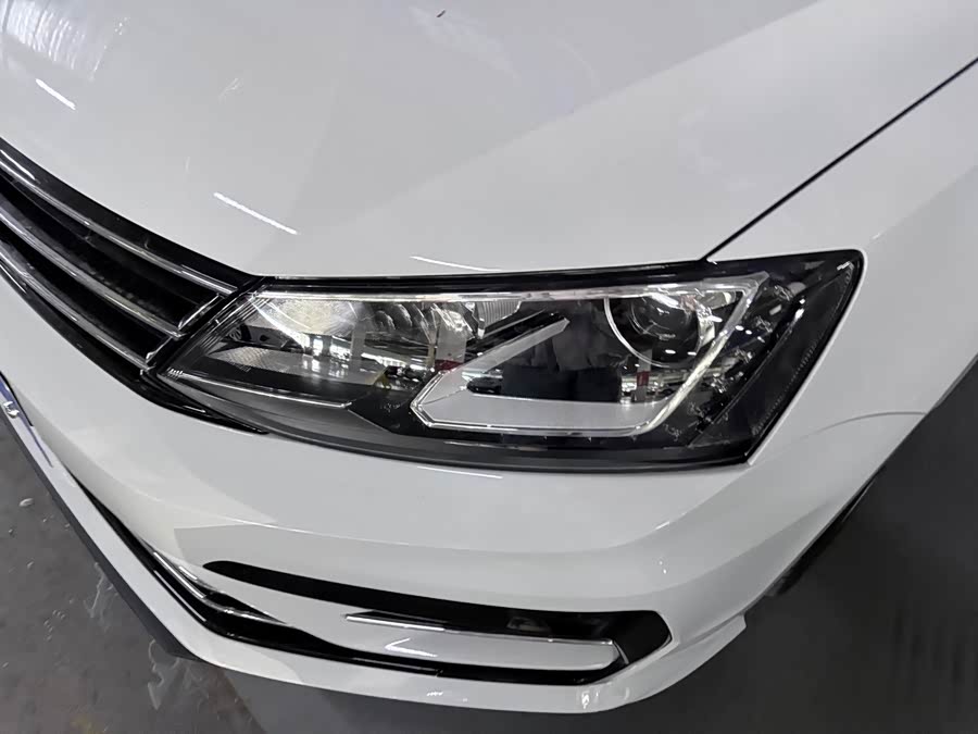 Volkswagen Sagitar 2018